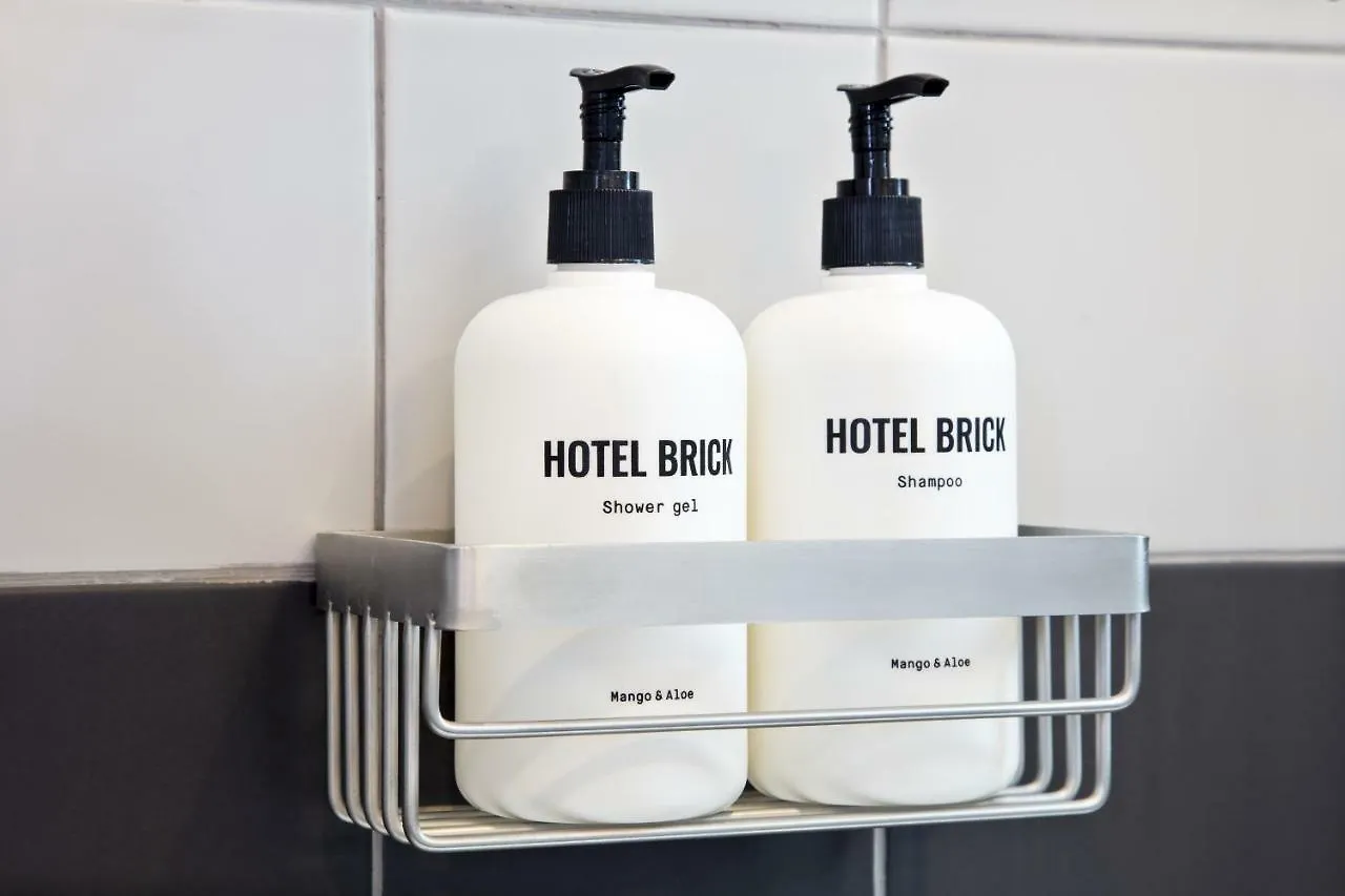 Hotel Brick ברצלונה 2*,